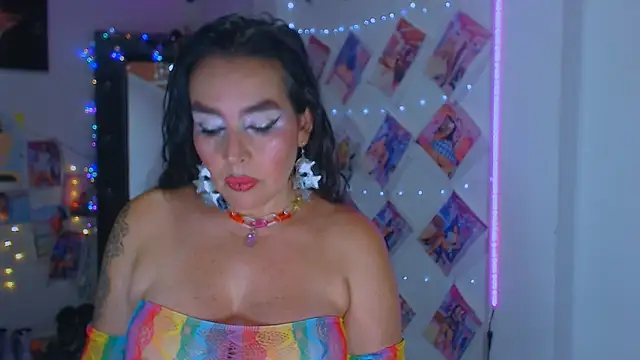 Snapshot of sweet_vanessa_22 chatting on October 26, 5:57 am sweet vanessa 22 online show from October 26, 5:57 am