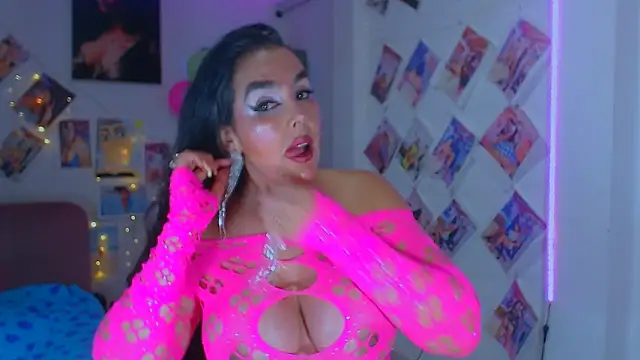 Snapshot of sweet_vanessa_22 chatting on December 5, 4:43 am sweet vanessa 22 online show from December 5, 4:43 am