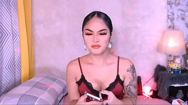 Snapshot of Oriental_Tiara chatting on January 23, 1:35 pm Oriental Tiara online show from January 23, 1:35 pm