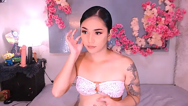 Snapshot of Oriental_Tiara chatting on October 6, 6:11 am Oriental Tiara online show from October 6, 6:11 am