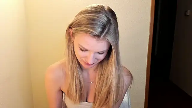 Snapshot of Annloveyou chatting on December 9, 11:13 pm Annloveyou online show from December 9, 11:13 pm