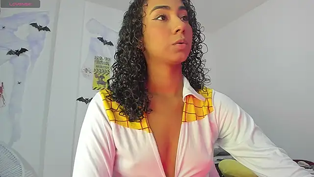 Snapshot of khaliope chatting on October 31, 3:29 am khaliope online show from October 31, 3:29 am