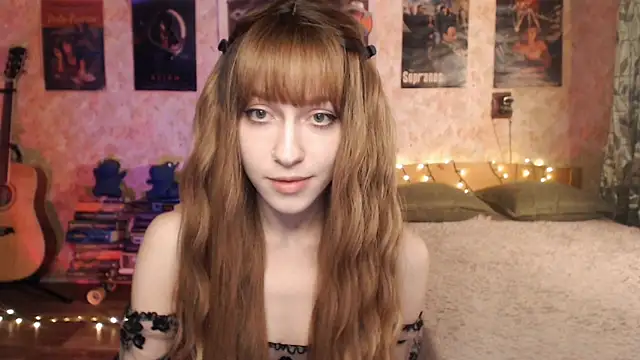 Snapshot of Friendly_Ellie chatting on December 12, 12:16 am Friendly Ellie online show from December 12, 12:16 am