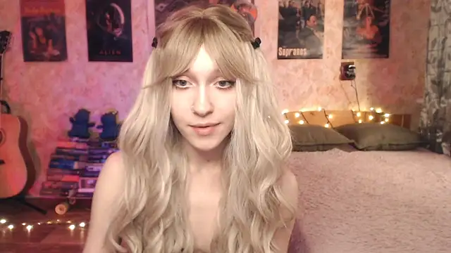 Snapshot of Friendly_Ellie chatting on January 10, 3:29 am Friendly Ellie online show from January 10, 3:29 am