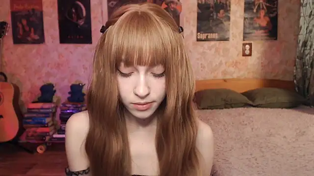 Snapshot of Friendly_Ellie chatting on December 14, 12:27 am Friendly Ellie online show from December 14, 12:27 am