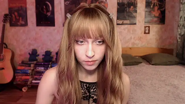 Snapshot of Friendly_Ellie chatting on July 17, 11:28 am Friendly Ellie online show from July 17, 11:28 am