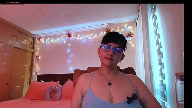 ISABEEL SOFIA01 online show from April 12, 12:43 pm