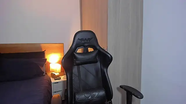 Justyn Torres online show from December 4, 7:01 pm