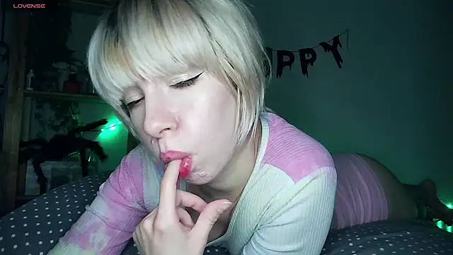 Snapshot of cruellagoth666 chatting on December 2, 3:36 pm cruellagoth666 online show from December 2, 3:36 pm