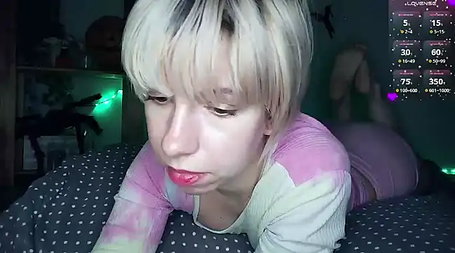 Snapshot of cruellagoth666 chatting on December 4, 7:01 pm cruellagoth666 online show from December 4, 7:01 pm