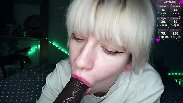 Snapshot of cruellagoth666 chatting on December 5, 6:11 pm cruellagoth666 online show from December 5, 6:11 pm