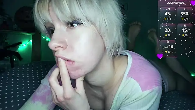 Snapshot of cruellagoth666 chatting on December 6, 5:44 pm cruellagoth666 online show from December 6, 5:44 pm