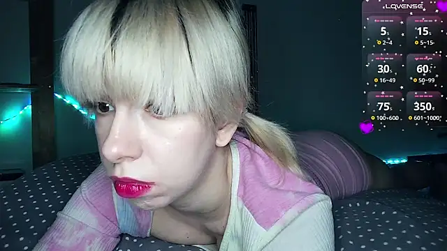 Snapshot of cruellagoth666 chatting on December 11, 4:20 pm cruellagoth666 online show from December 11, 4:20 pm