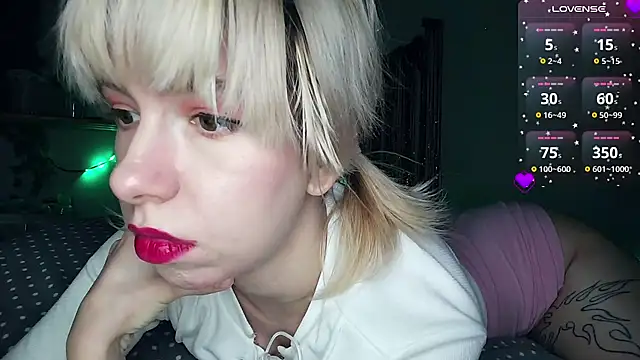 Snapshot of cruellagoth666 chatting on December 12, 4:32 pm cruellagoth666 online show from December 12, 4:32 pm