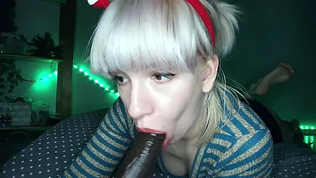 Snapshot of cruellagoth666 chatting on December 22, 4:27 pm cruellagoth666 online show from December 22, 4:27 pm