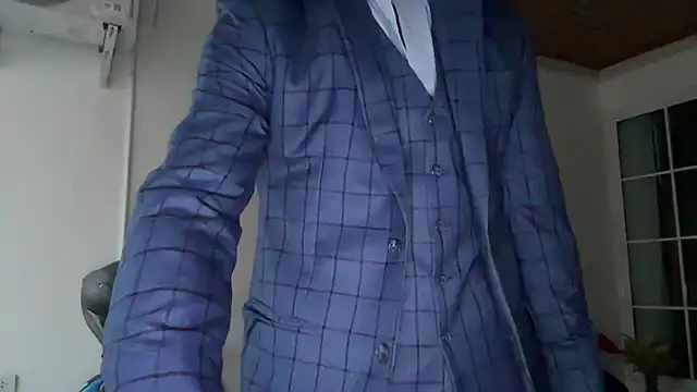 Snapshot of lukegunn chatting on December 7, 11:34 pm lukegunn online show from December 7, 11:34 pm