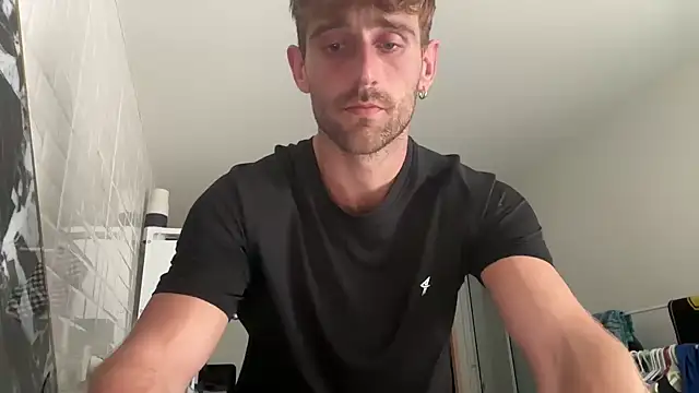 Snapshot of lukegunn chatting on January 3, 2:54 am lukegunn online show from January 3, 2:54 am