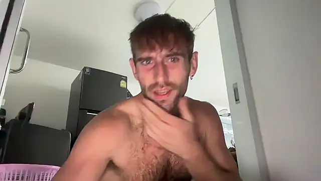 Snapshot of lukegunn chatting on January 3, 10:51 pm lukegunn online show from January 3, 10:51 pm