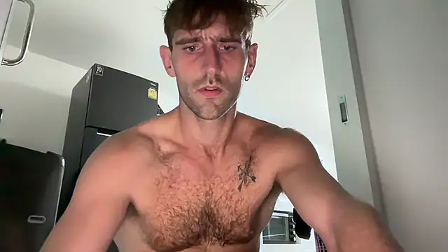 Snapshot of lukegunn chatting on January 29, 11:04 pm lukegunn online show from January 29, 11:04 pm