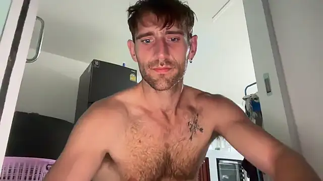 Snapshot of lukegunn chatting on February 21, 11:21 pm lukegunn online show from February 21, 11:21 pm