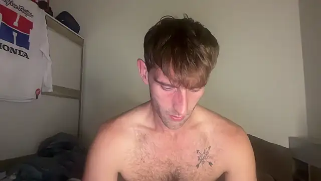 Snapshot of lukegunn chatting on February 26, 2:04 am lukegunn online show from February 26, 2:04 am