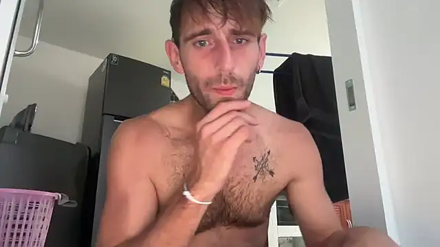 Snapshot of lukegunn chatting on March 2, 11:31 pm lukegunn online show from March 2, 11:31 pm