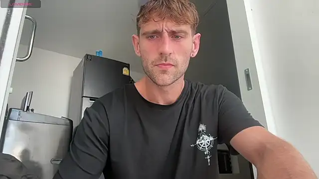 Snapshot of lukegunn chatting on March 15, 2:14 am lukegunn online show from March 15, 2:14 am