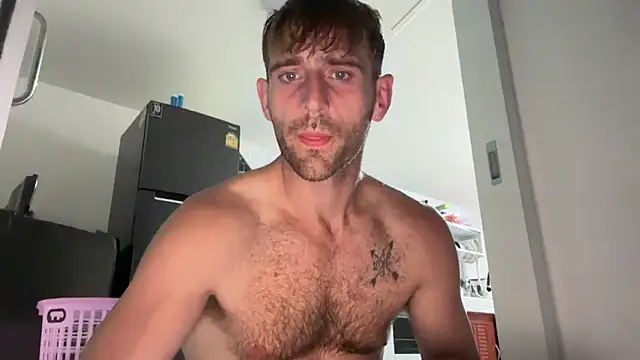 Snapshot of lukegunn chatting on March 16, 11:04 pm lukegunn online show from March 16, 11:04 pm