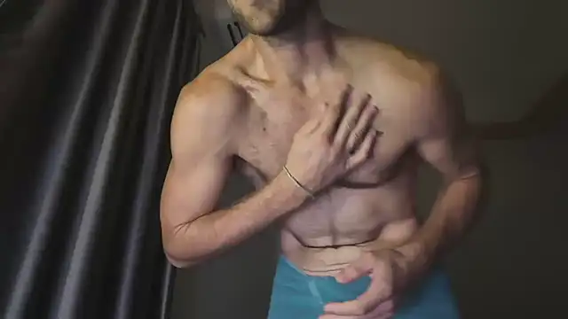 Snapshot of lukegunn chatting on September 28, 10:37 pm lukegunn online show from September 28, 10:37 pm