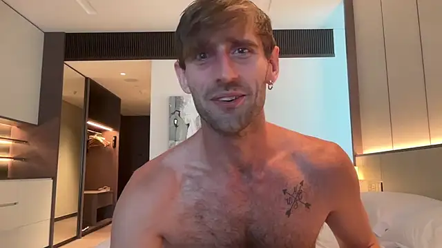 Snapshot of lukegunn chatting on October 10, 9:52 am lukegunn online show from October 10, 9:52 am