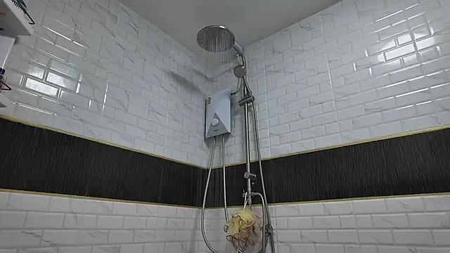 Snapshot of lukegunn chatting on November 11, 3:17 am lukegunn online show from November 11, 3:17 am