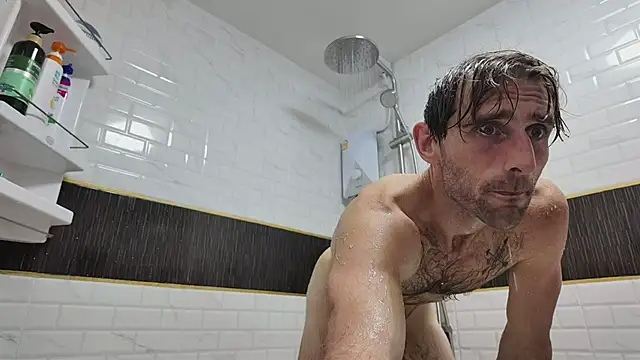 Snapshot of lukegunn chatting on November 13, 2:54 am lukegunn online show from November 13, 2:54 am