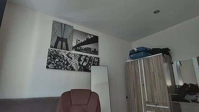 Snapshot of lukegunn chatting on November 23, 2:44 am lukegunn online show from November 23, 2:44 am