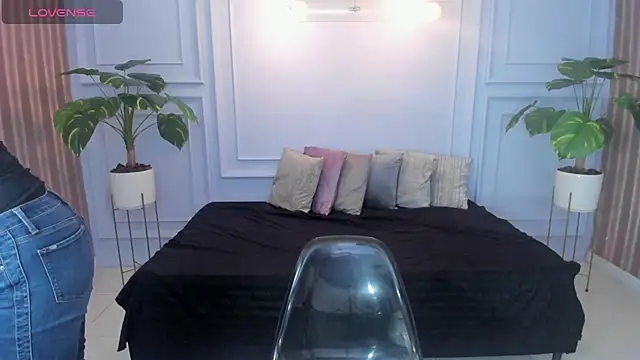 cintiagreyx online show from March 26, 11:27 am