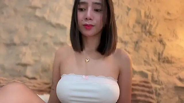 GenesisCastillano online show from March 31, 3:52 am