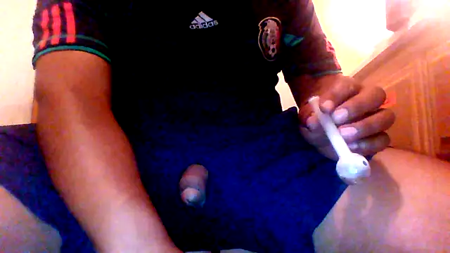 Snapshot of dro6969 chatting on October 27, 6:39 am dro6969 online show from October 27, 6:39 am