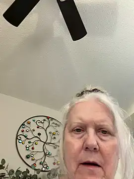 Kaitlyn Winters online show from January 14, 6:57 pm