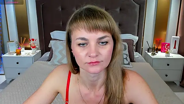 annasimonsj online show from March 15, 1:00 am