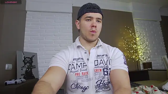 Snapshot of Arilas_ chatting on December 20, 7:33 am Arilas  online show from December 20, 7:33 am