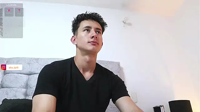 Snapshot of _Alexxx chatting on February 5, 11:28 pm Alexxx online show from February 5, 11:28 pm