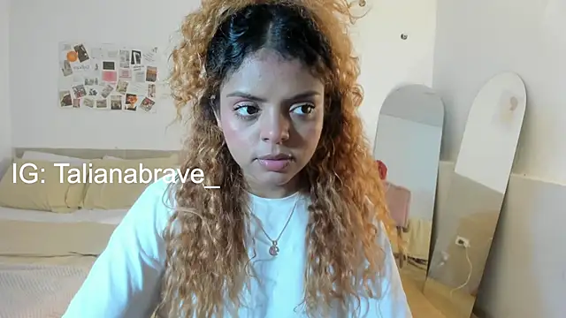 Snapshot of ValienteGirl_ chatting on October 31, 2:56 am ValienteGirl online show from October 31, 2:56 am