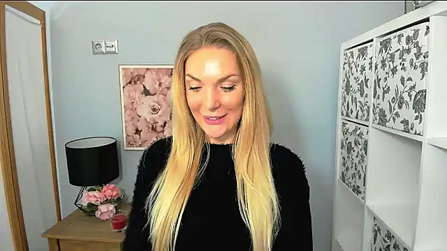 AulloraHoney online show from January 3, 9:15 am