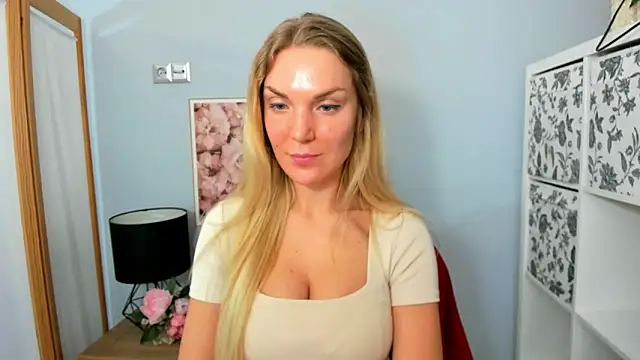 AulloraHoney online show from February 15, 6:23 pm