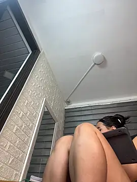 Snapshot of Little_Amber6 chatting on December 18, 8:09 am Little Amber6 online show from December 18, 8:09 am