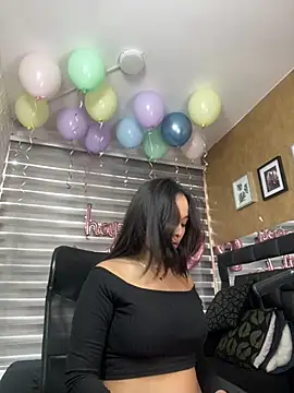 Snapshot of Little_Amber6 chatting on January 9, 8:22 pm Little Amber6 online show from January 9, 8:22 pm