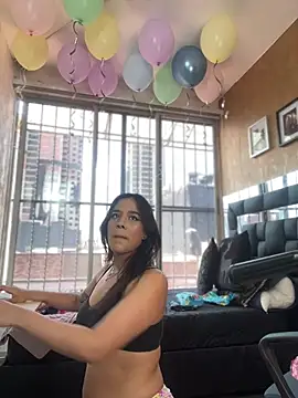 Snapshot of Little_Amber6 chatting on January 10, 8:04 pm Little Amber6 online show from January 10, 8:04 pm