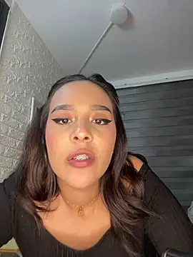 Snapshot of Little_Amber6 chatting on January 24, 1:56 am Little Amber6 online show from January 24, 1:56 am