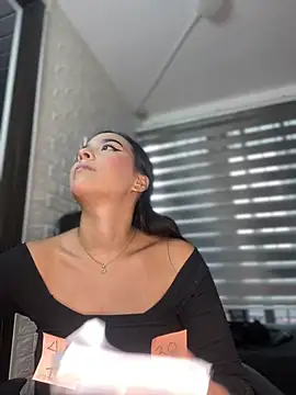 Snapshot of Little_Amber6 chatting on February 18, 10:03 pm Little Amber6 online show from February 18, 10:03 pm