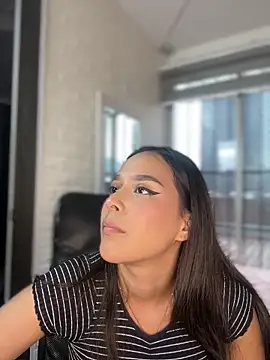 Snapshot of Little_Amber6 chatting on March 3, 8:21 pm Little Amber6 online show from March 3, 8:21 pm