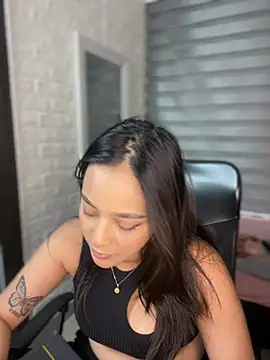 Snapshot of Little_Amber6 chatting on March 4, 8:38 pm Little Amber6 online show from March 4, 8:38 pm